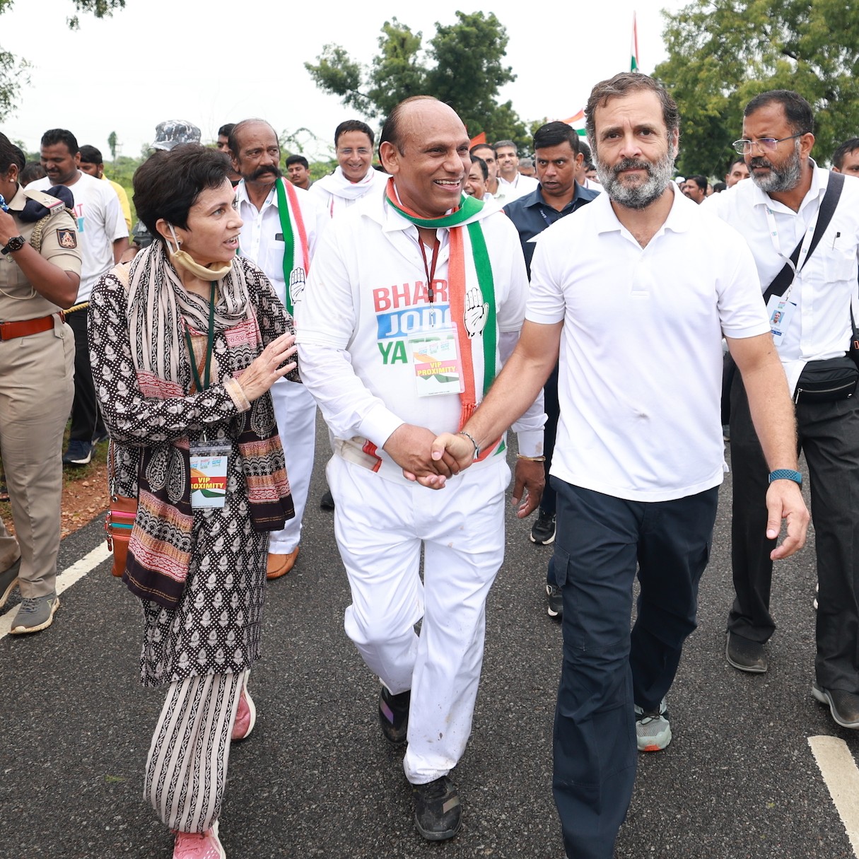 rahul gandhi kumari selja in the bharat jodo yatra in banglore